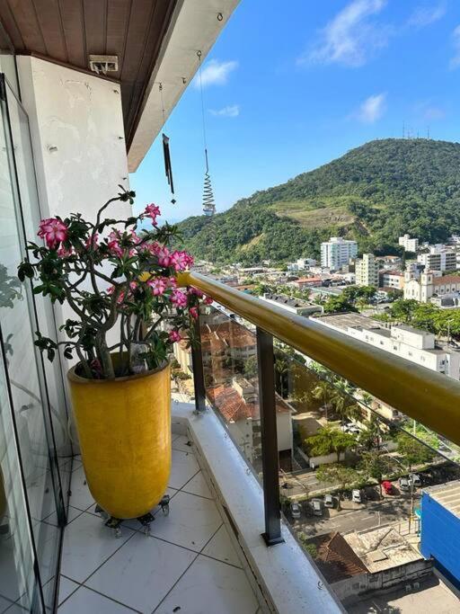 Flat Golden Guaruja